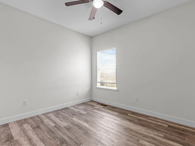 1213 N Chamberlain Ave — Photo 9
