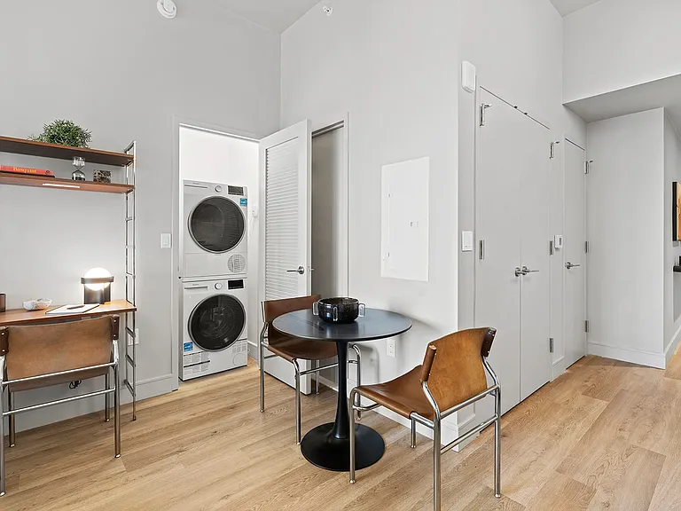 644 E 14th St #207 — Photo 7