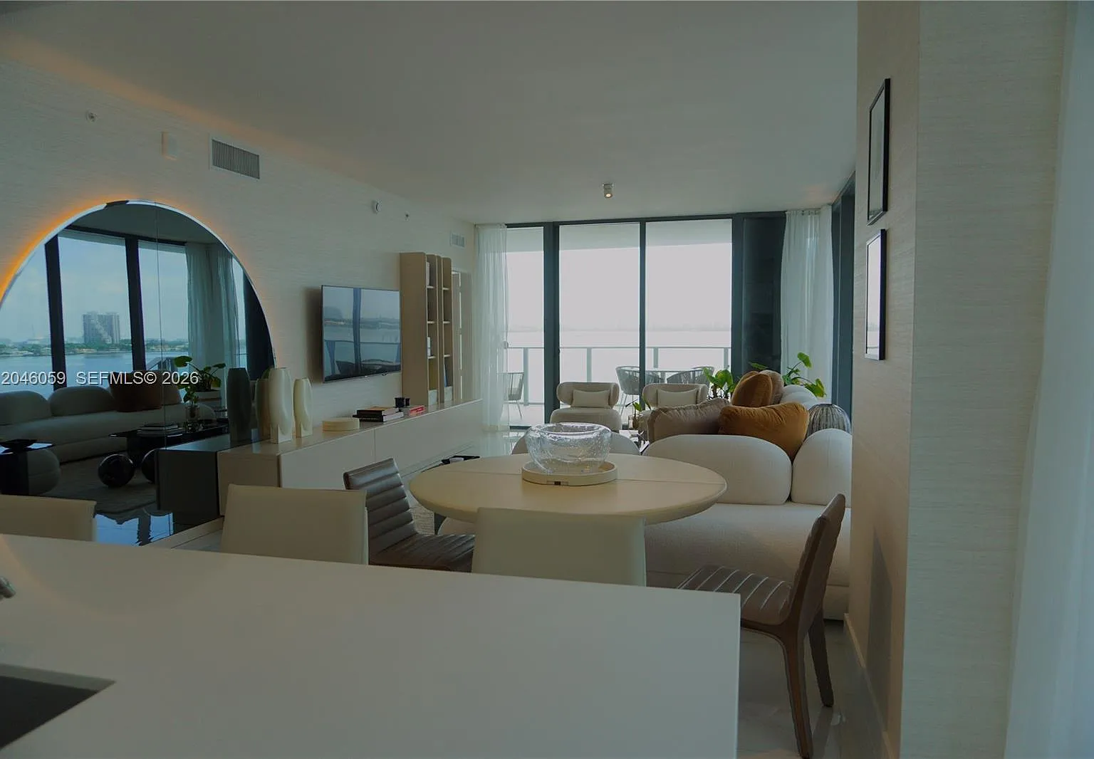 4 bed, 2663 sqft, $17,500 — Photo 2