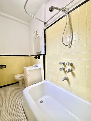 Rented by Bohemia Realty Group | media 32