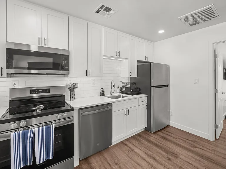1242 E Pierce St #4 — Photo 10