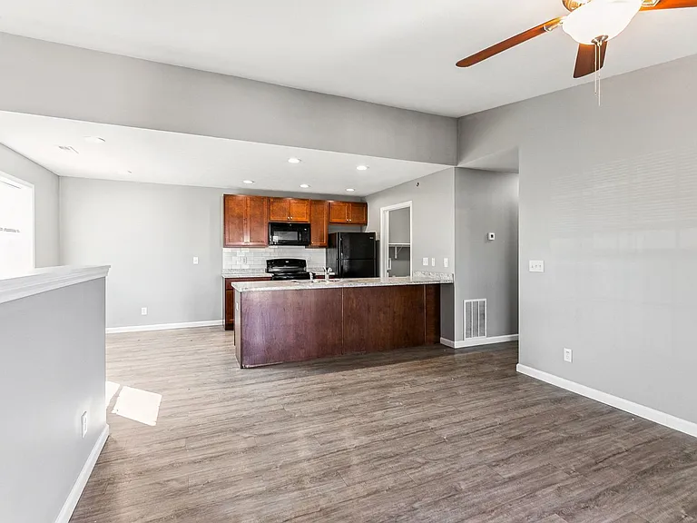2303 N Broadway St — Photo 43