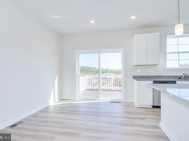 450 Seeback Dr — Photo 20
