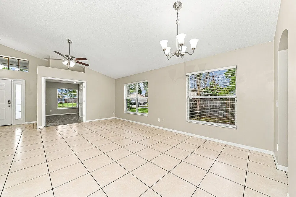 4 bed, 2.0 bath, 1837 sqft, $2,610 — Photo 4