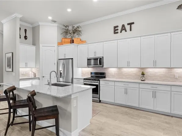 7253 Wilton DR, NAPLES, FL 34109