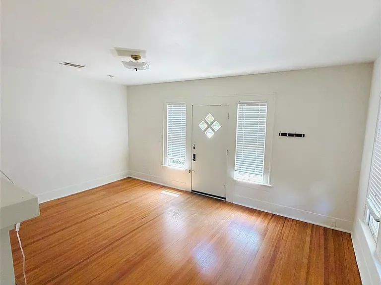 3212 E Oakmont Blvd #B — Photo 11
