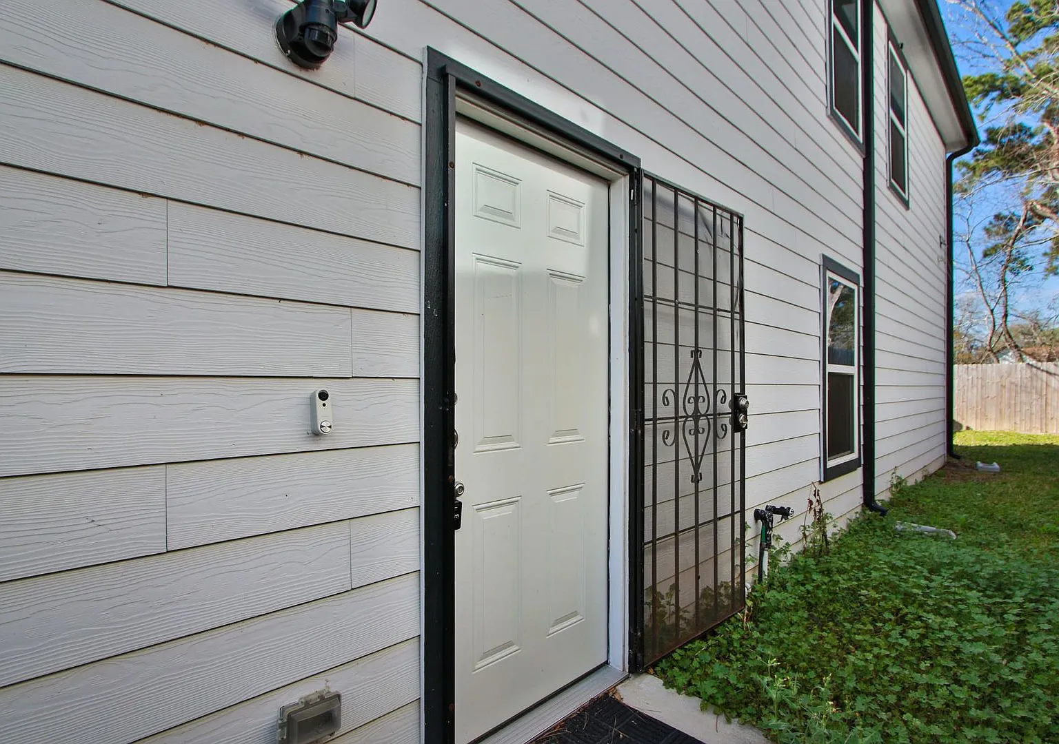 For Lease-Housing Vouchers Accepted | 3 Bed, 2 Bath | 1,150 Sq Ft | Warwick Place | — Photo 2