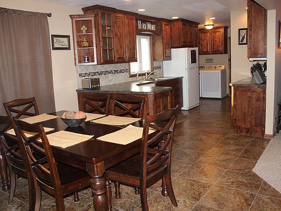 Eat-In Kitchen