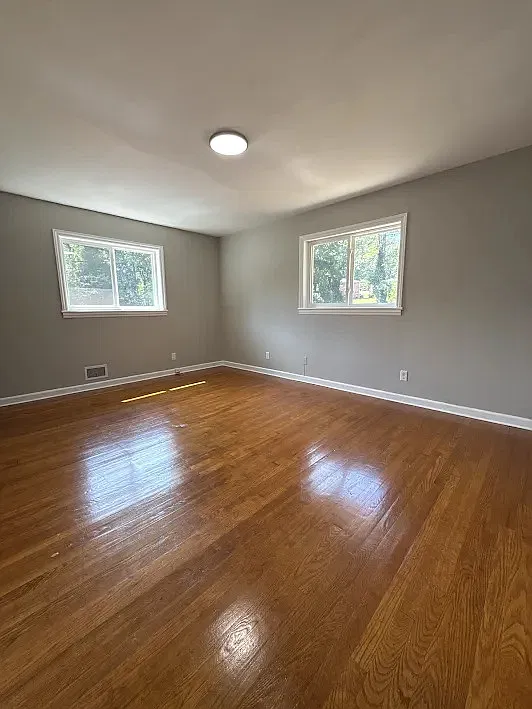 3 bed, 2026 sqft, $2,450 — Photo 4