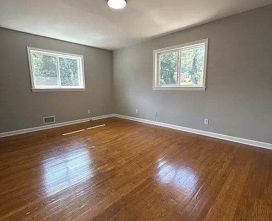 4th image of 2379 Miriam Ln