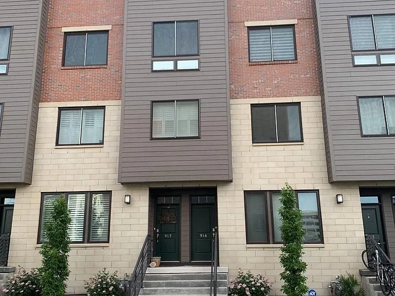 916 Lakeview Ct #36 — Photo 2