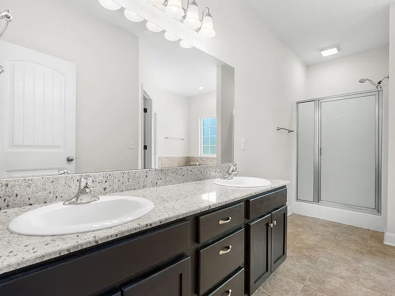 102 Ledbury Cv — Photo 14