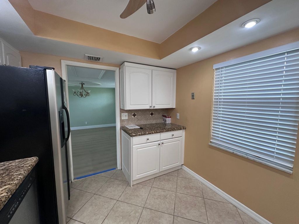 3850 Oaks Clubhouse Drive #403, photo 6