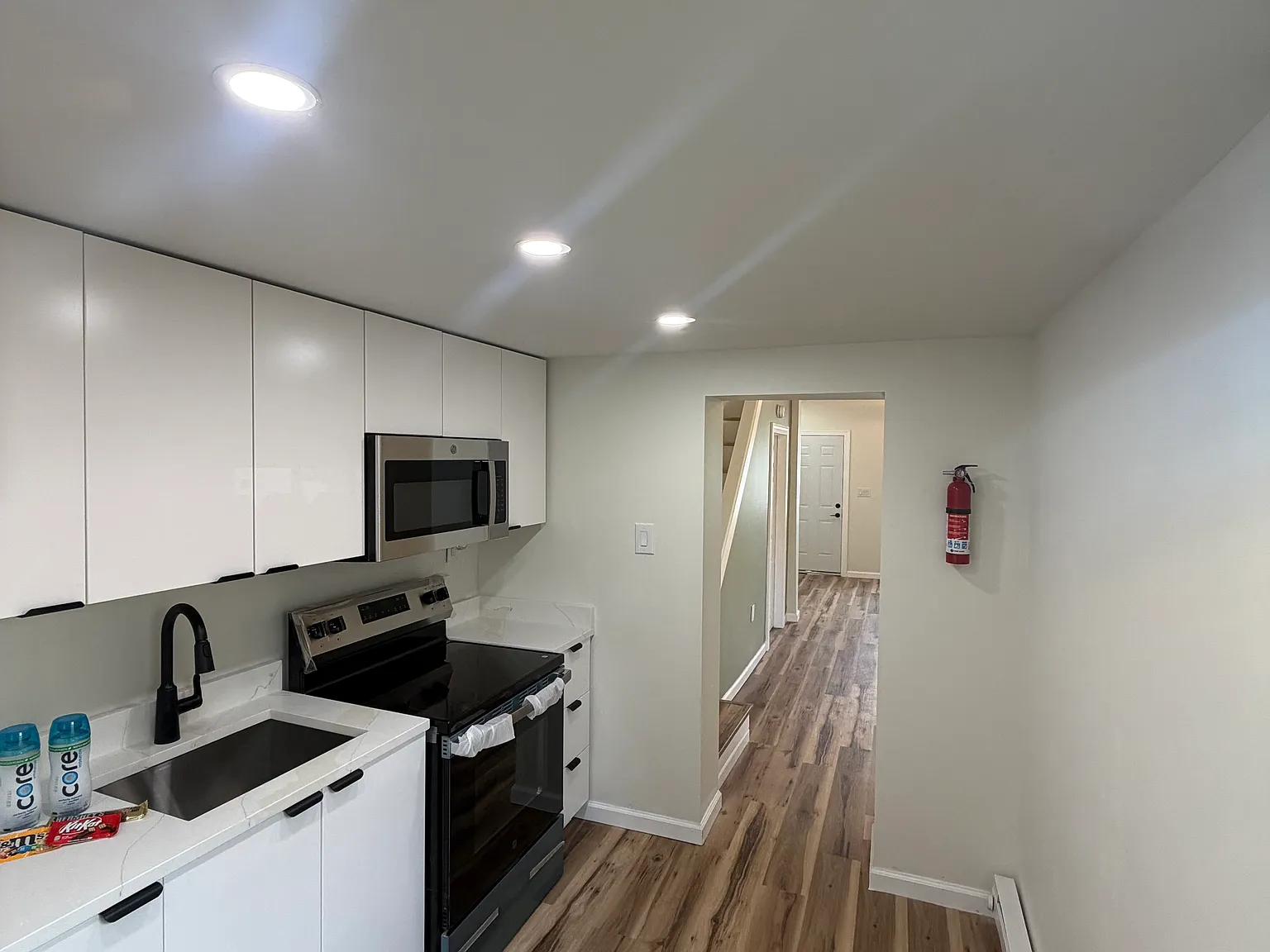 2 bed, 920 sqft, $1,700 — Photo 2