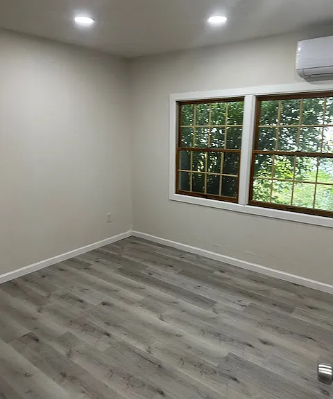 12 Railroad Ave — Photo 2