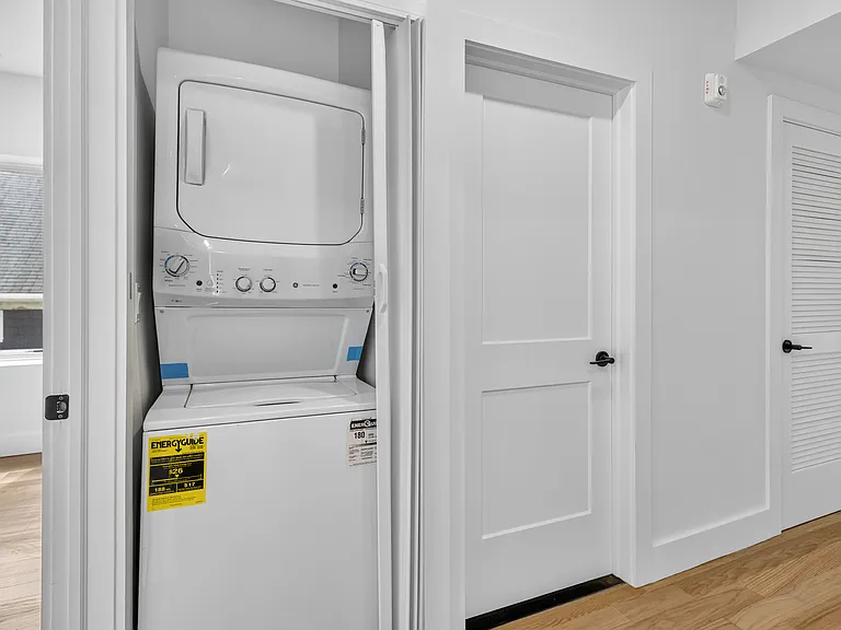 46 Hudson Ave #B — Photo 13