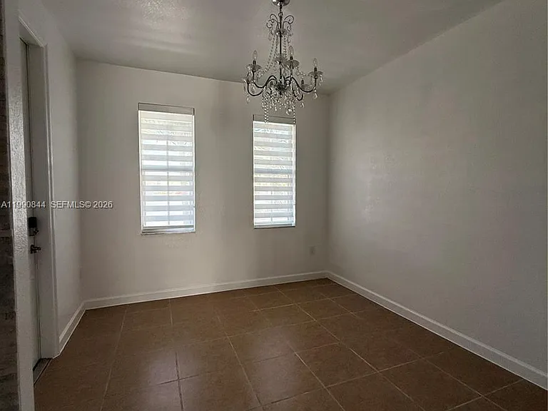 134 SE 28th Ter #6 — Photo 3