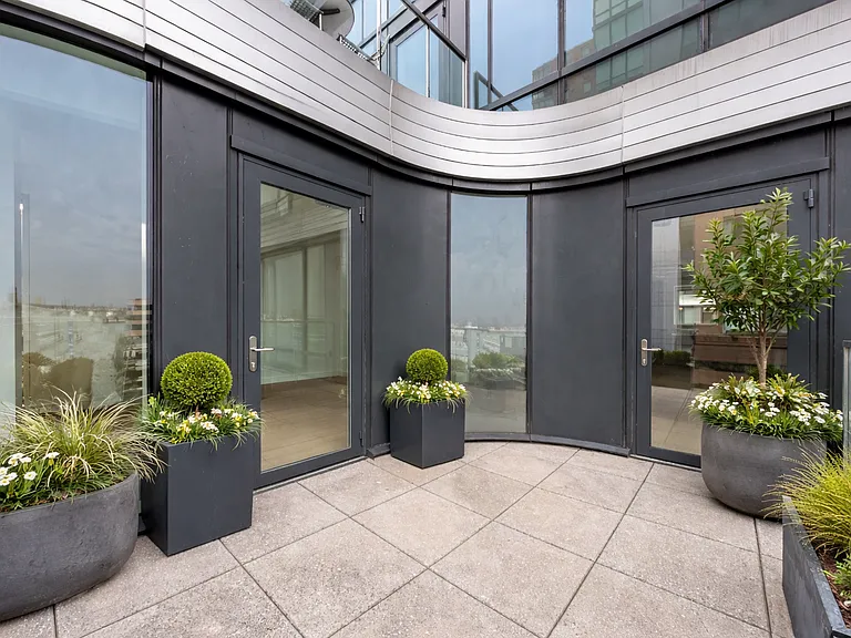 555 W 43rd St #12H — Photo 12