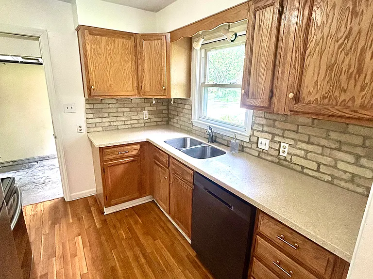 5908 Delmar St — Photo 5