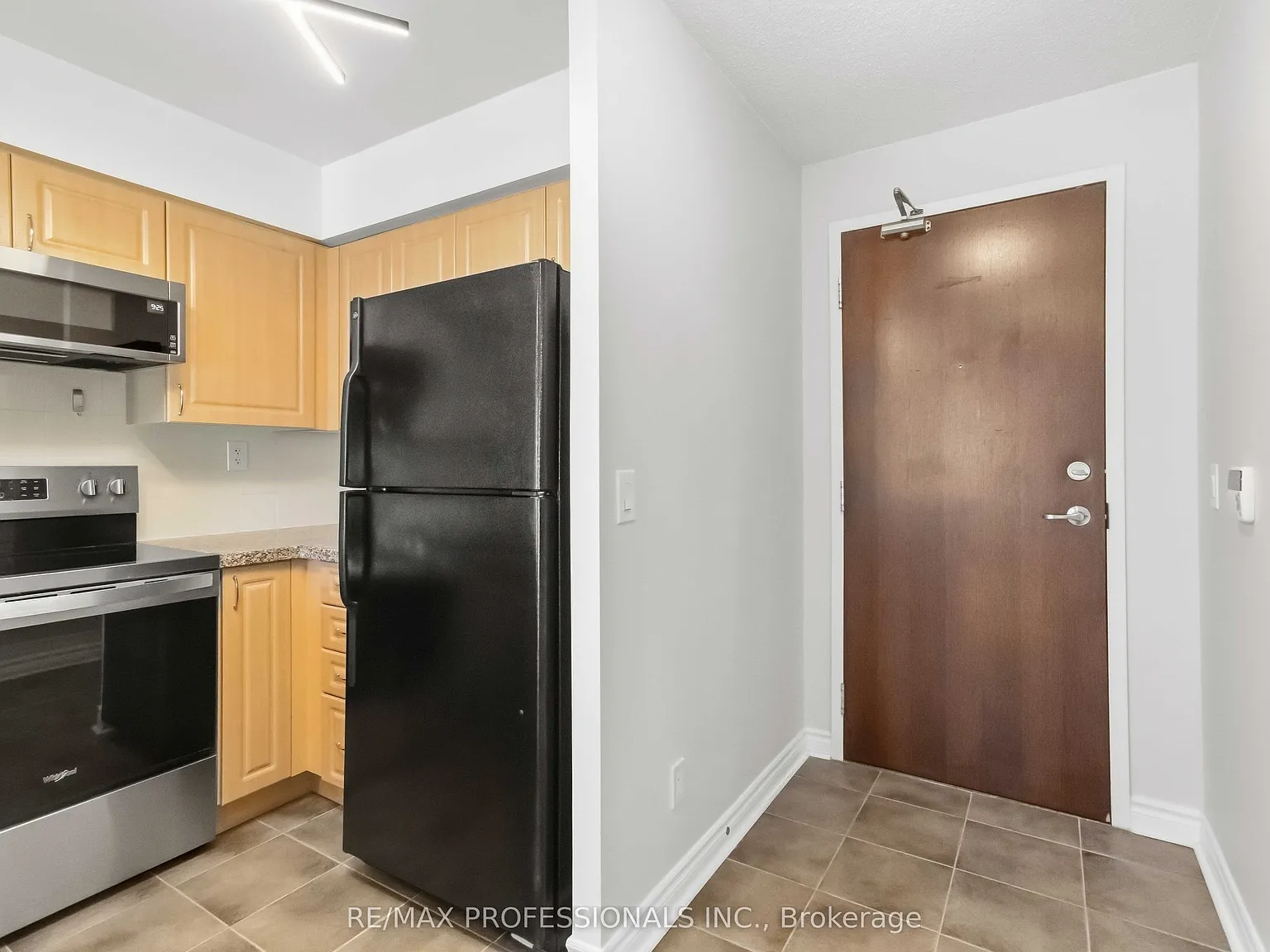 5 Michael Power Pl — Photo 4