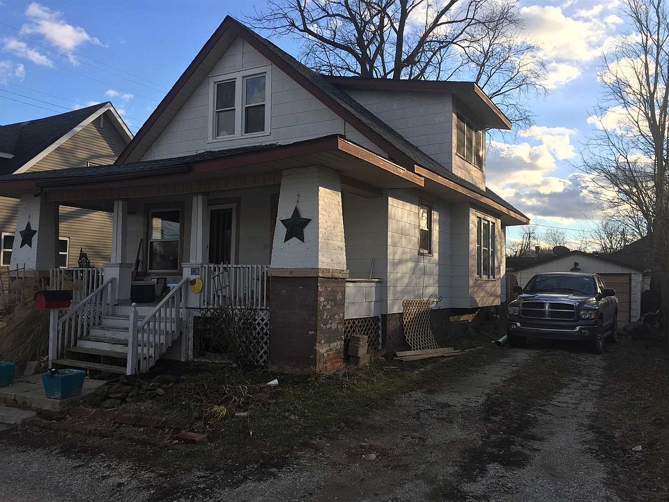 1st image of 126 W Oak St