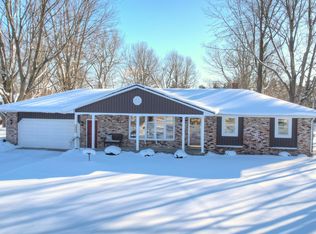 9538 Crescent Dr, Zeeland, MI 49464