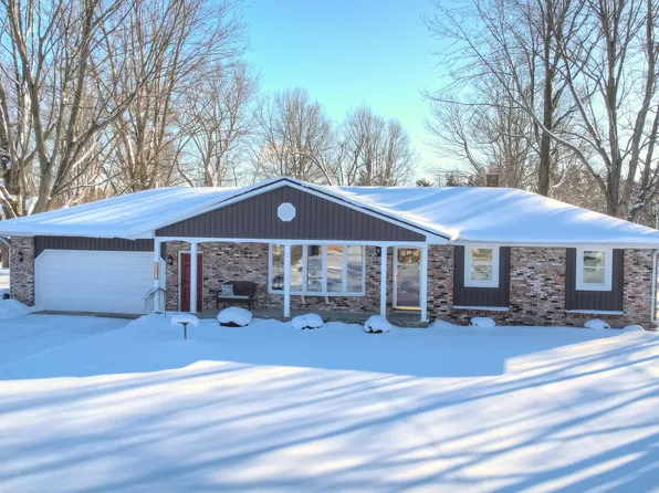 9538 Crescent Dr, Zeeland, MI 49464