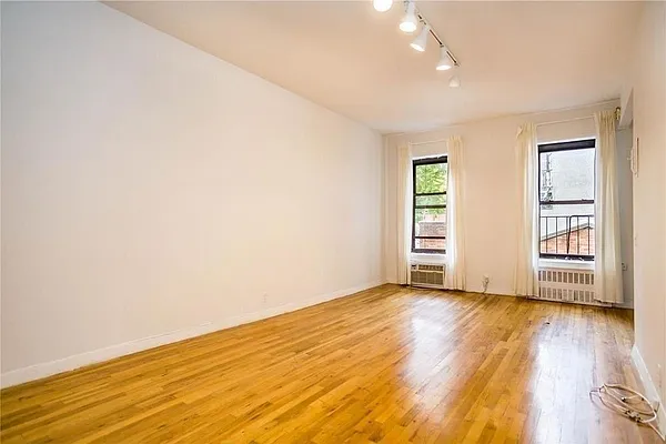 Rented by Dynamik Realty | media 5