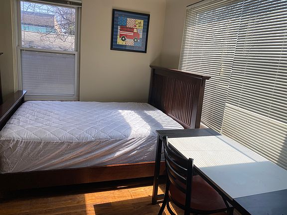 5th image of 1105 E Maple Rd #2