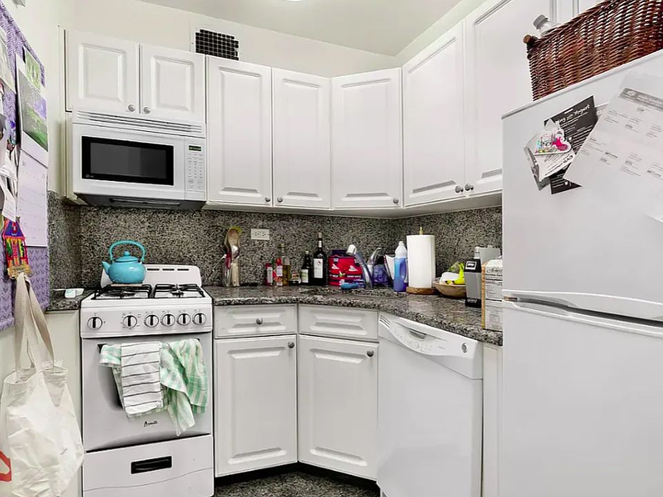 1st image of 300 E 46th St APT 6G