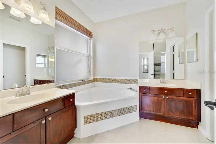 15601 Bay Vista Dr — Photo 8