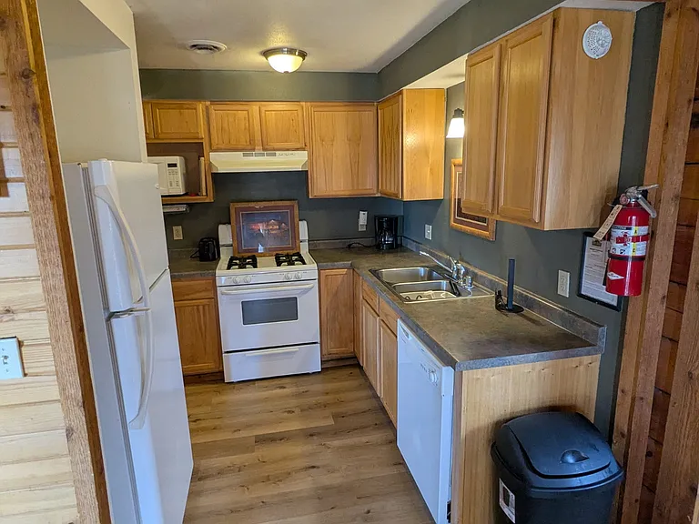 723 Skatepark Ct — Photo 2
