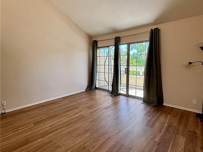 451 Medford Ct #102 — Photo 24