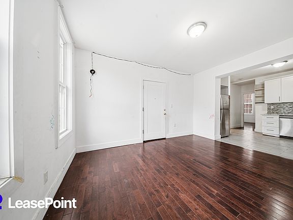 3rd image of 518 Wales Ave APT 2