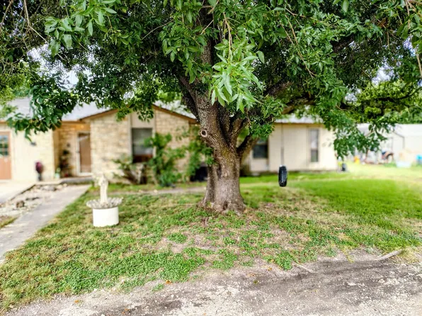 113 Beck St, Florence, TX 76527