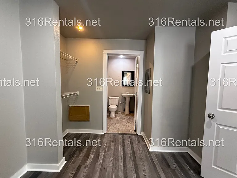 $595 - Available NOW! Beautiful 1 bedroom/ 1 bathroom Duplex — Photo 9