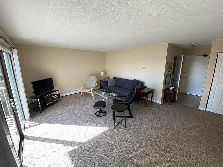 885 Craigflower Rd — Photo 16
