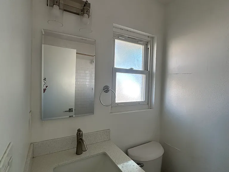 22406 Miramot Rd — Photo 10