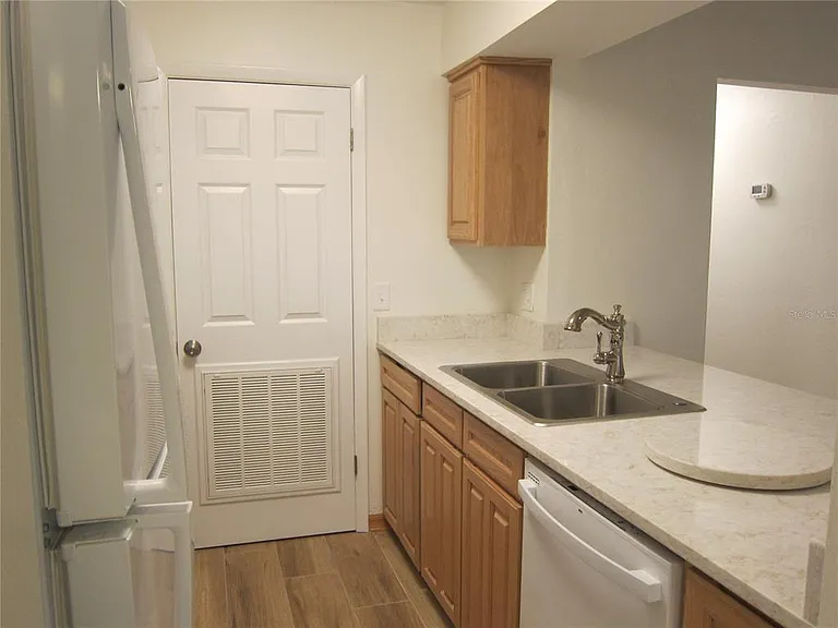 7023 SW 21st Ln — Photo 5