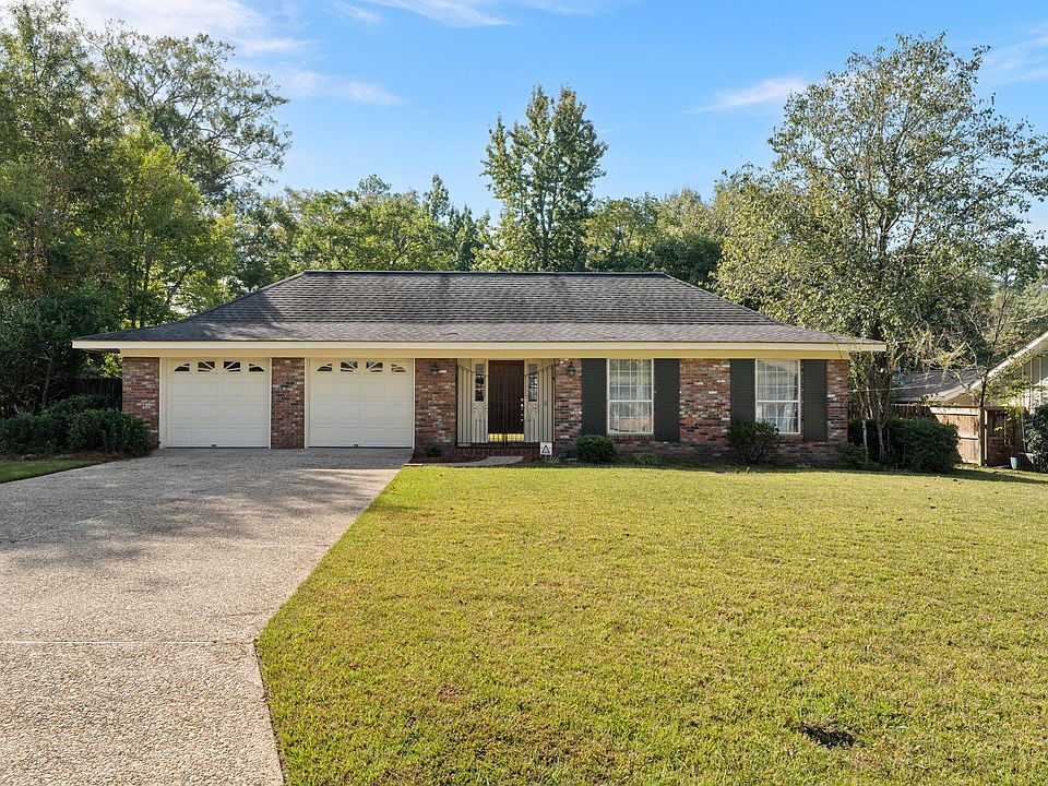 408 Mandalay Dr - 4 bedrooms