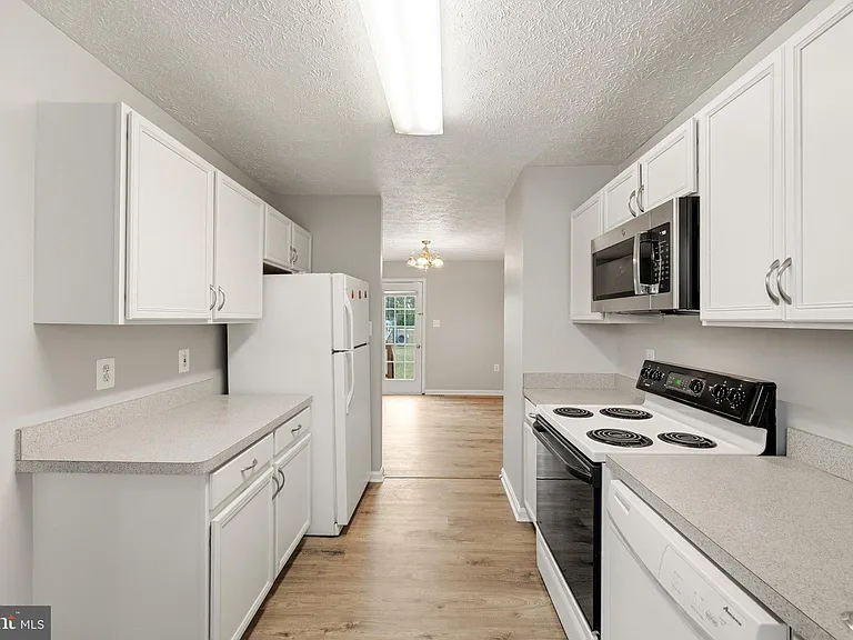219 Surrey Club Ln — Photo 10