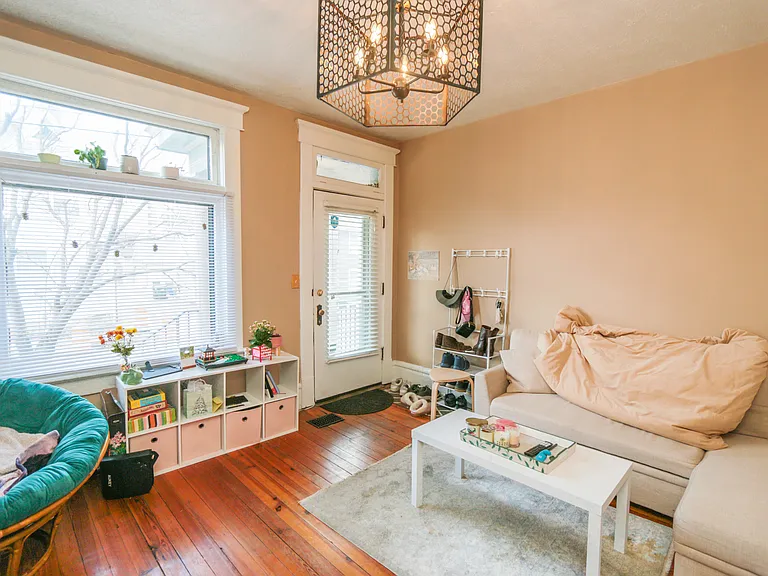 734 Kerr St — Photo 3