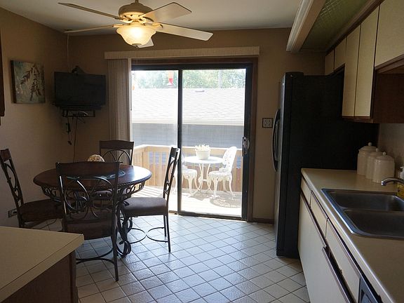 4th image of 15242 Alameda Ave
