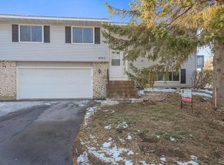 2823 Wimbledon Rdg, Woodbury, MN 55125