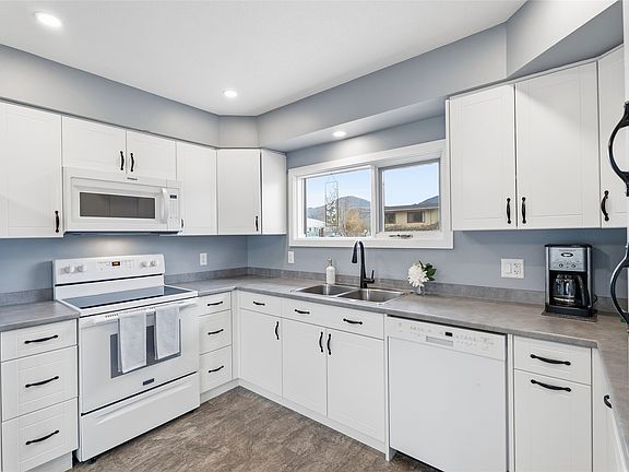 4th image of 1496 Tranquille Rd