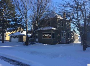 532 E 38th St, Hibbing, MN 55746