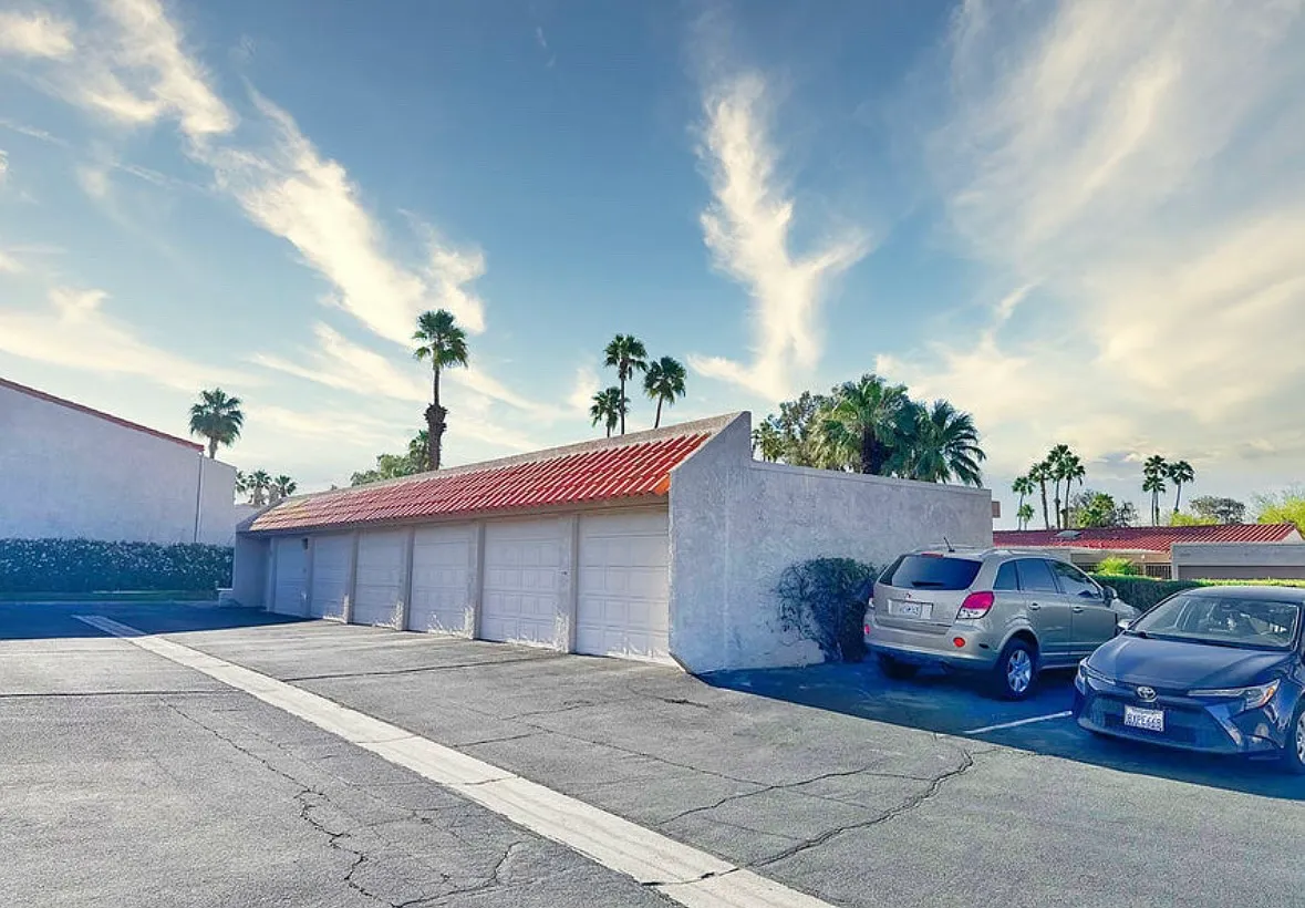 2 bed, 1920 sqft, $2,500 — Photo 2