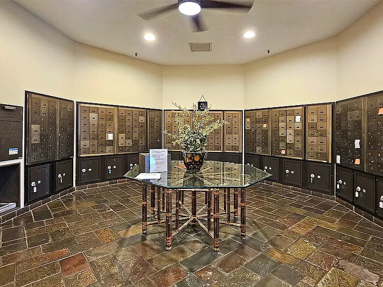 2499 Kapiolani Blvd #401 — Photo 8