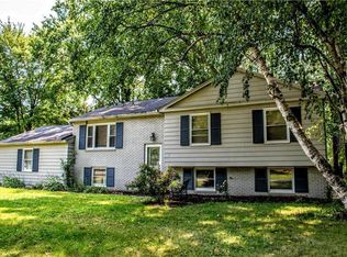 7904 Cherry Hill Dr NE, Warren, OH