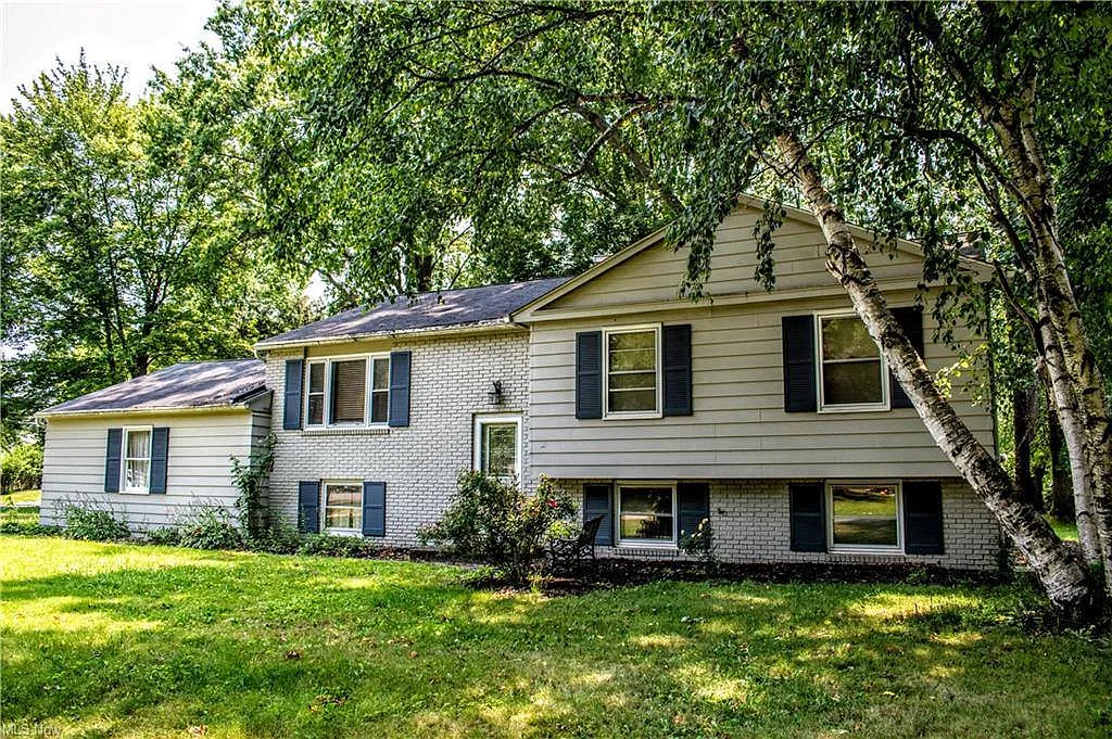 7904 Cherry Hill Dr NE photo 1